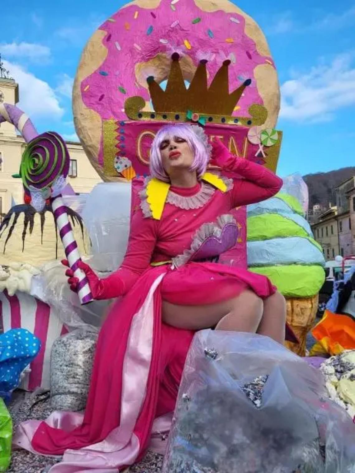 Carnevale in grande ad Allumiere: carri, maschere e coreografie meravigliosi e tanti figuranti di ogni et&agrave;