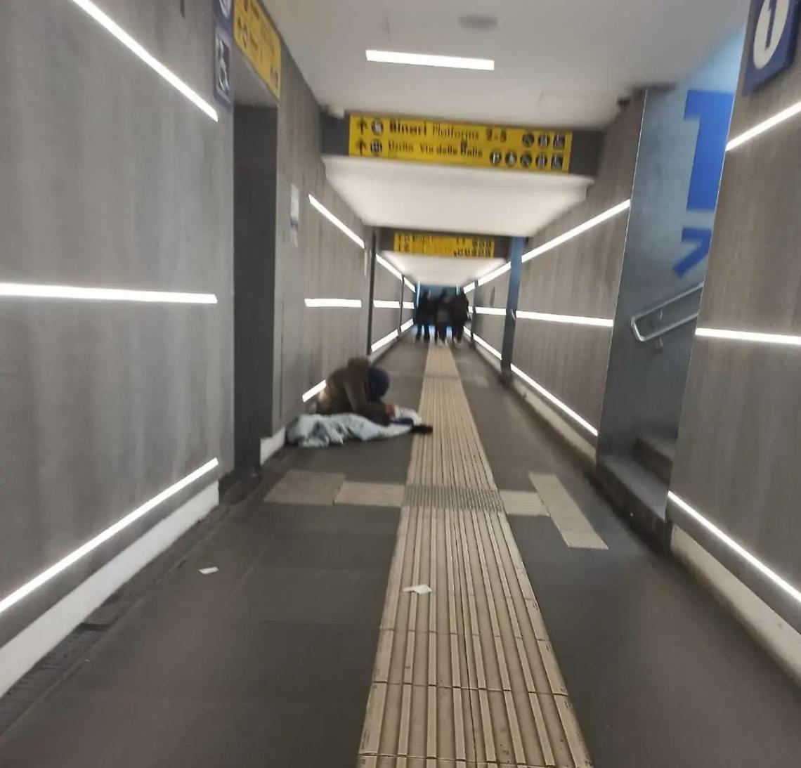 Stazione di Ladispoli dormitorio per clochard