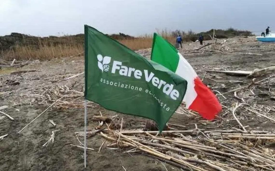 Tarquinia, fare verde pulisce la spiaggia di Pian di Spille-Spinicci