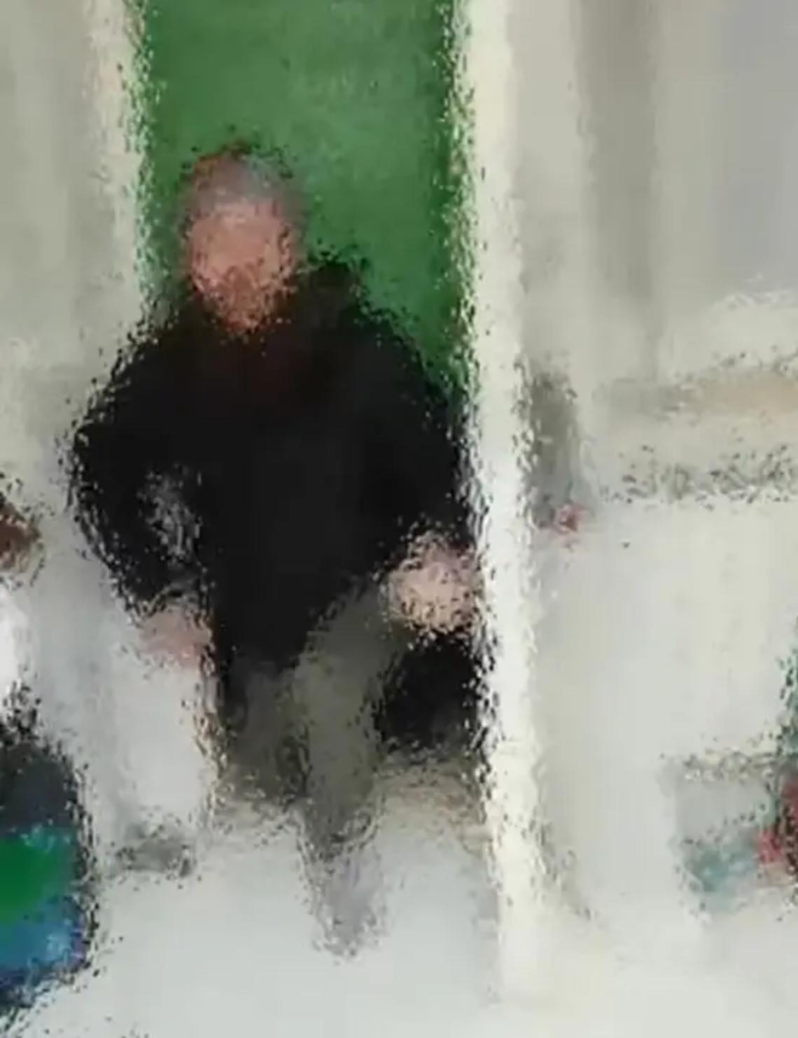 Filma l&rsquo;ex che fa irruzione in casa sua