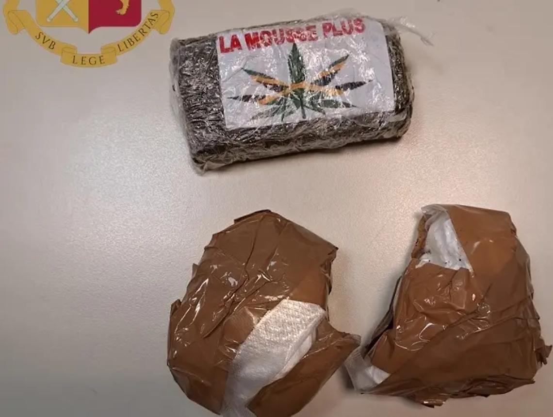 Due etti di droga in auto tra cocaina e hashish
