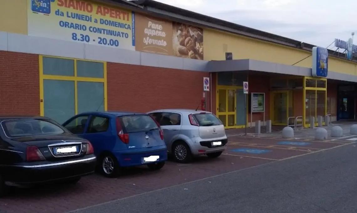 Rapina all&rsquo;Eurospin con l&rsquo;ascia: arrestato un 30enne