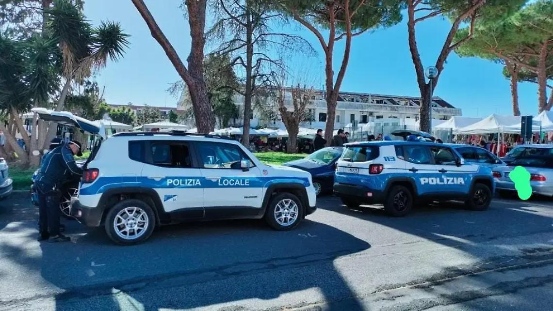 Blitz anti-abusivismo al mercato di Cerenova