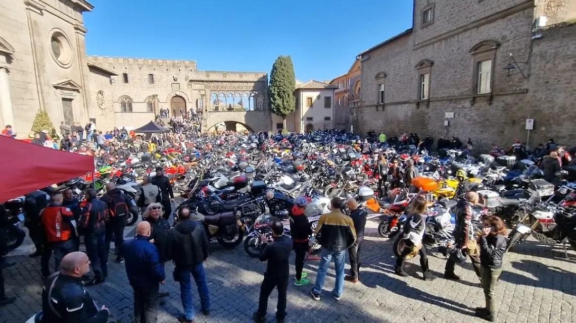 In 600 in piazza per la Motobenedizione