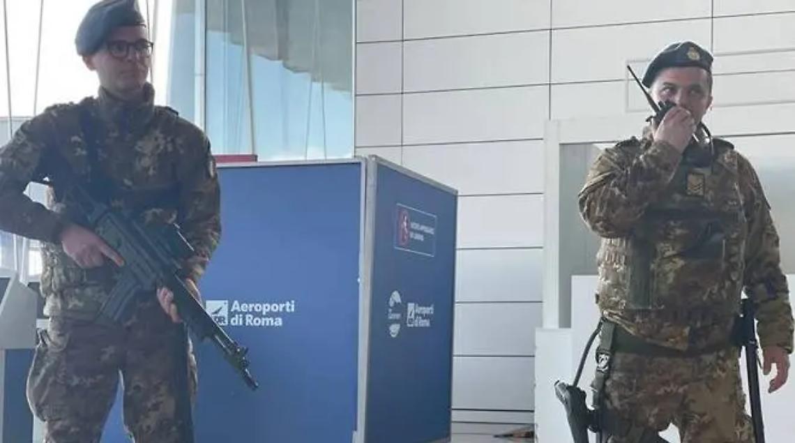L&rsquo;Aeronautica militare guardia di sicurezza all&rsquo;aeroporto