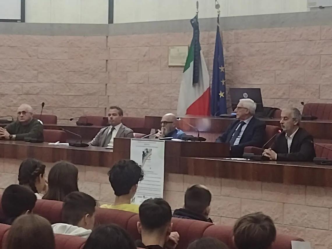 Le scuole incontrano il testimone di giustizia Tiberio Bentivoglio