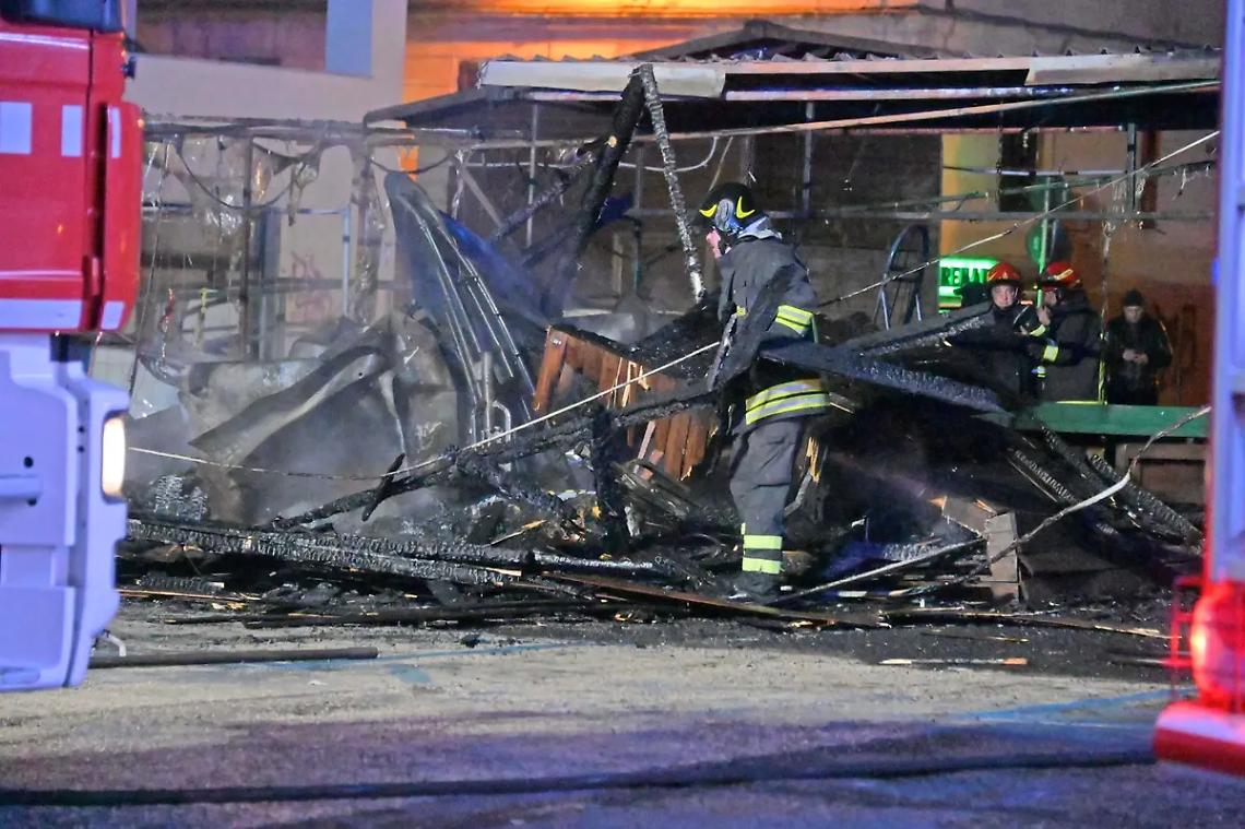 Tra cenere e detriti si contano i danni