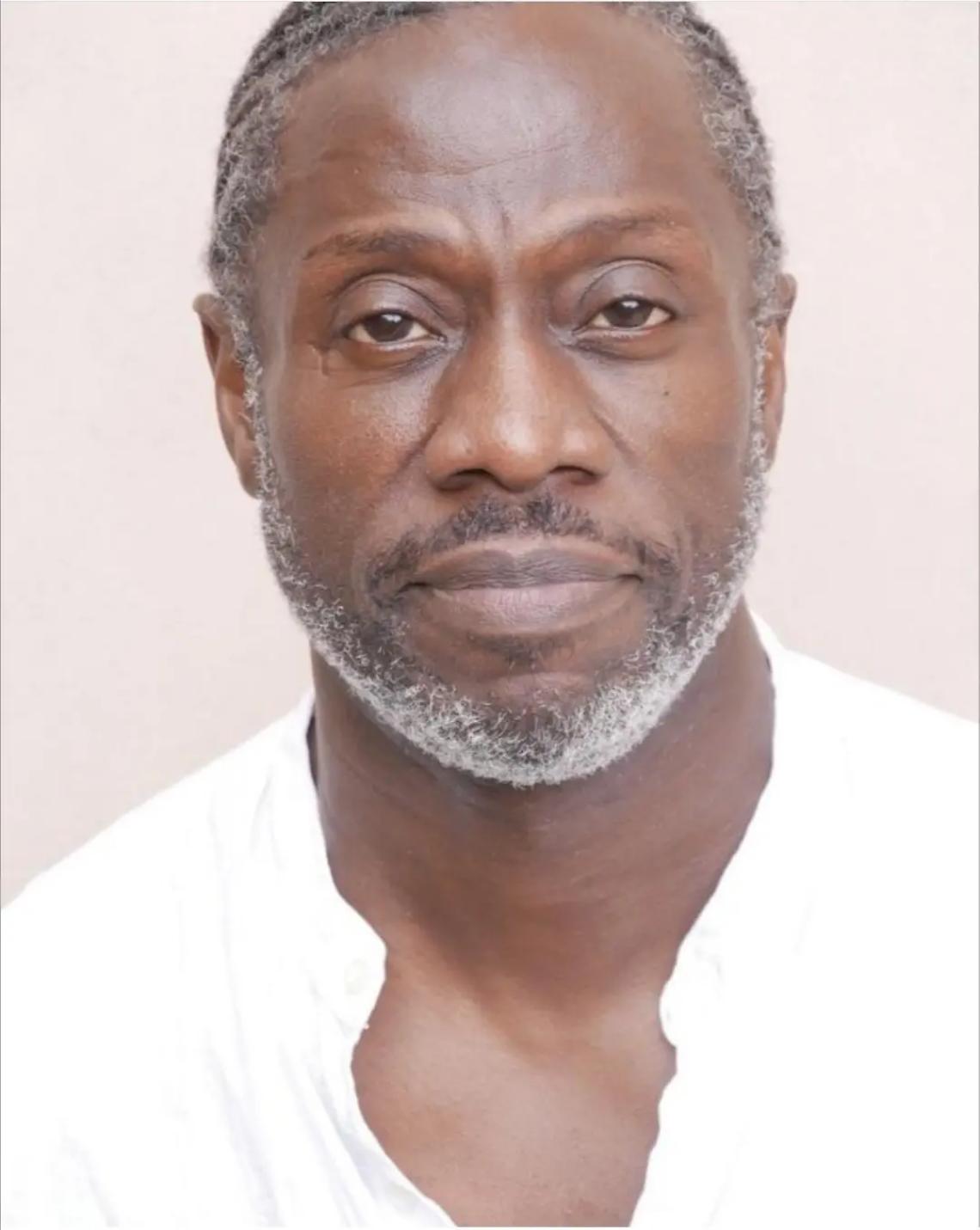 Il direttore Timothy Martin premiato come attore: esultanza per l&rsquo;artista poliedrico, vincitore dell&rsquo;Ecu Film fest