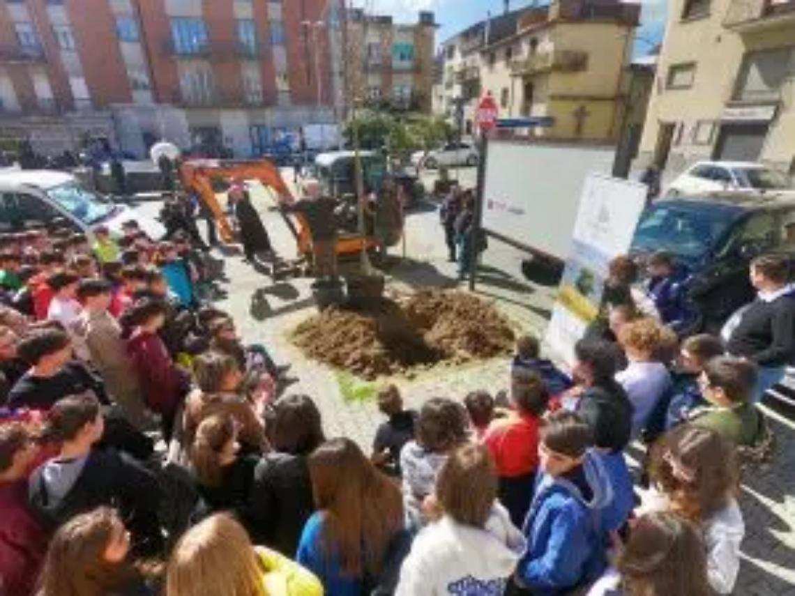 Comune, forestale e studenti celebrano la Giornata internazionale delle foreste