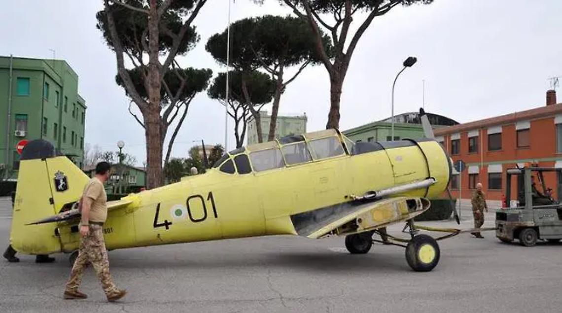 L&rsquo;Aeronautica Militare compie 100 anni e al Ctr torna l&rsquo;aereo giallo