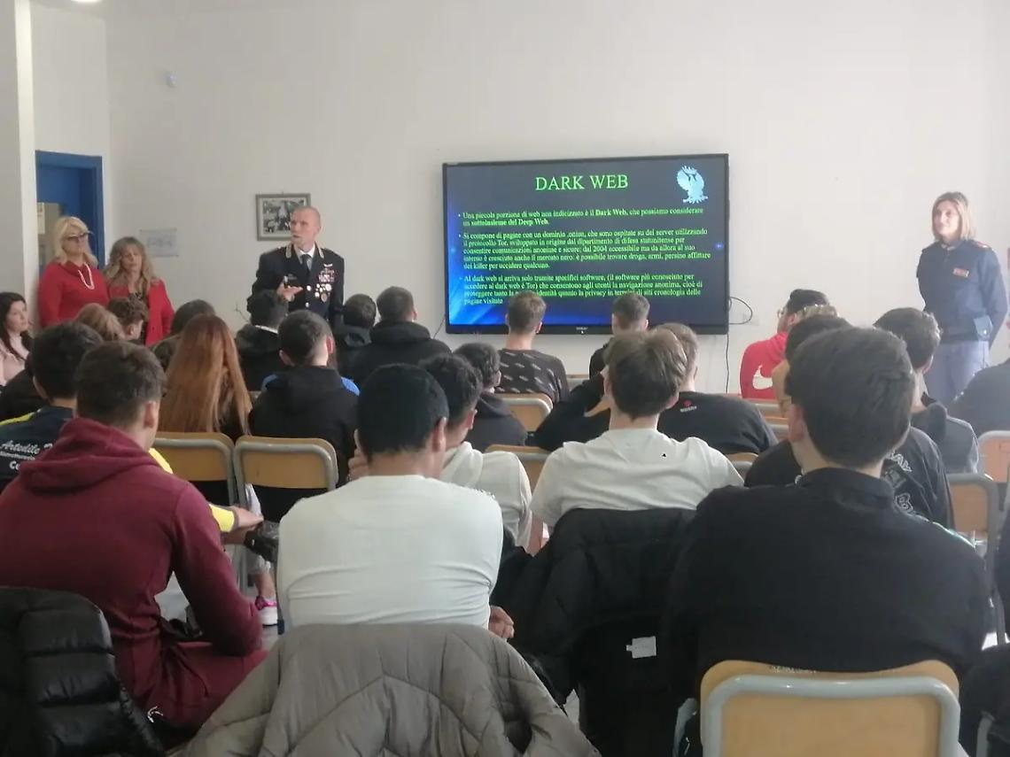 Gli studenti dell&rsquo;alberghiero incontrano la polizia di Stato