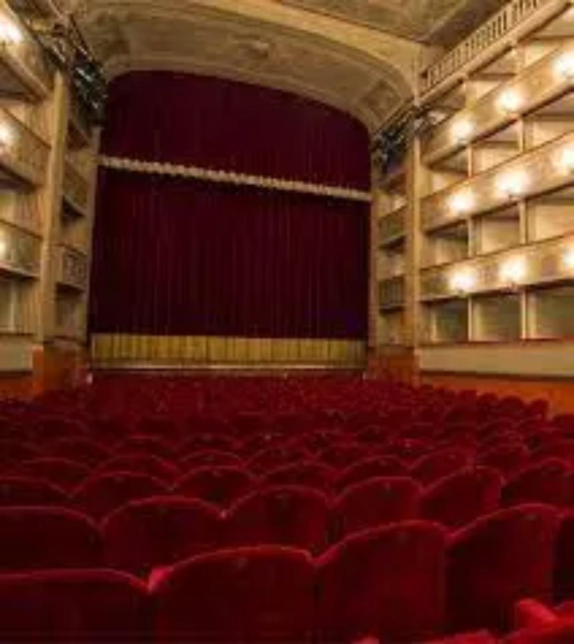 &ldquo;Non facciamoci riconoscere&rdquo; sul palco del teatro Bianconi