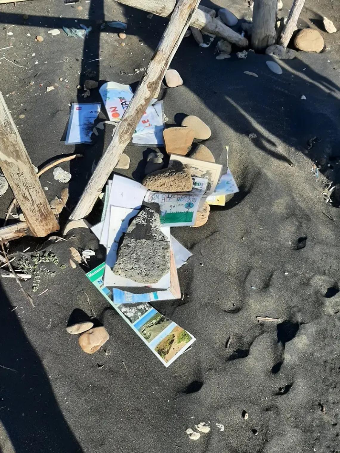 Palude, distrutti gli arredi dei bambini