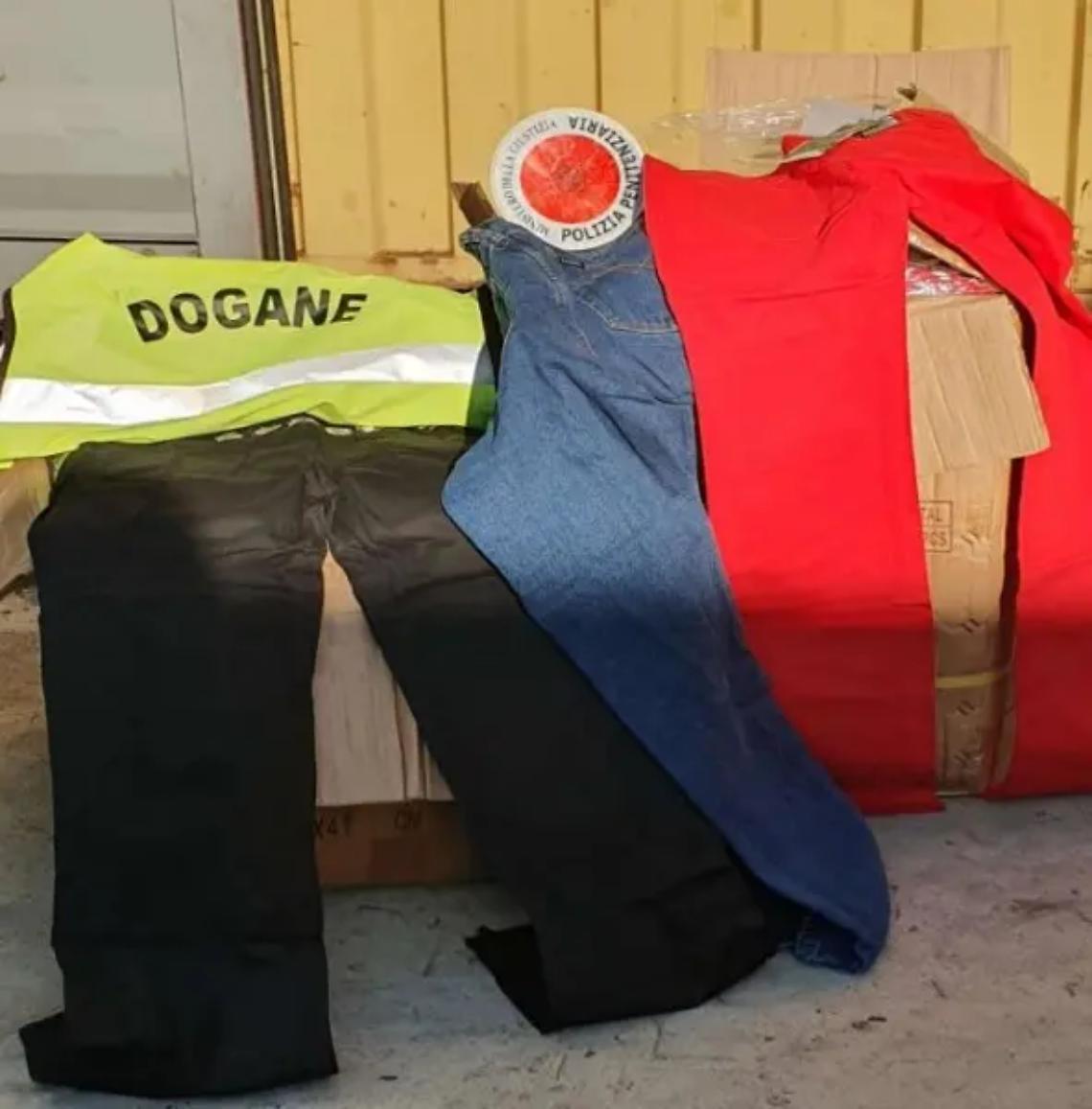 Civitavecchia, le Dogane donano abbigliamento alle carceri italiane