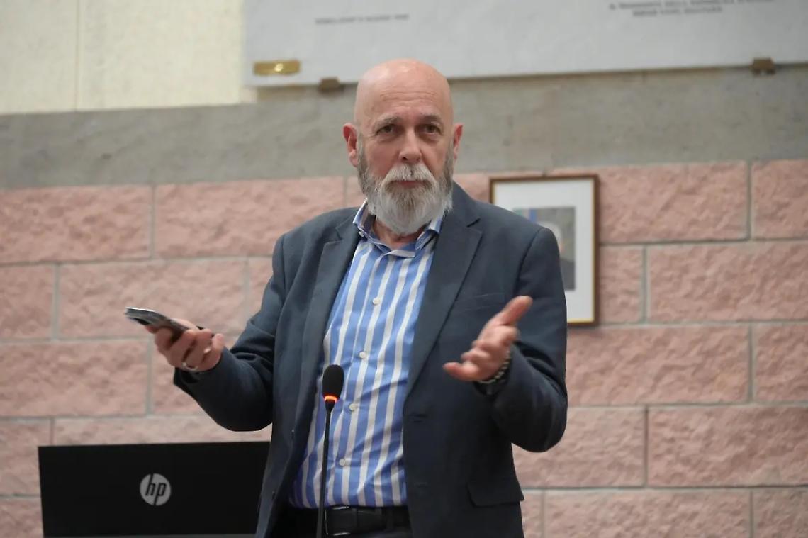 Verifiche su un dirigente, ritirate due delibere