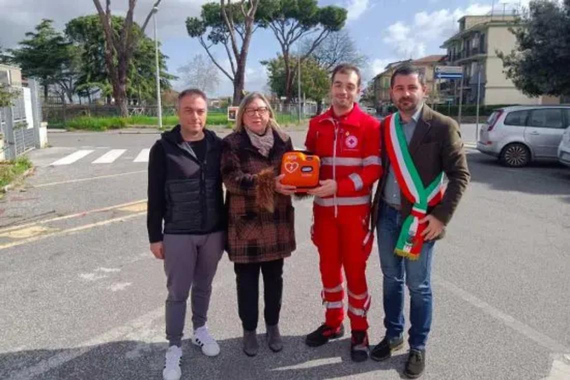Due nuovi defibrillatori in via Enrico Minio