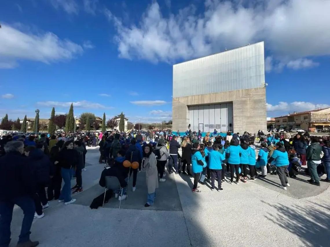 Autismo, circa quattrocento bambini delle scuole alla passeggiata dell&rsquo;abbraccio
