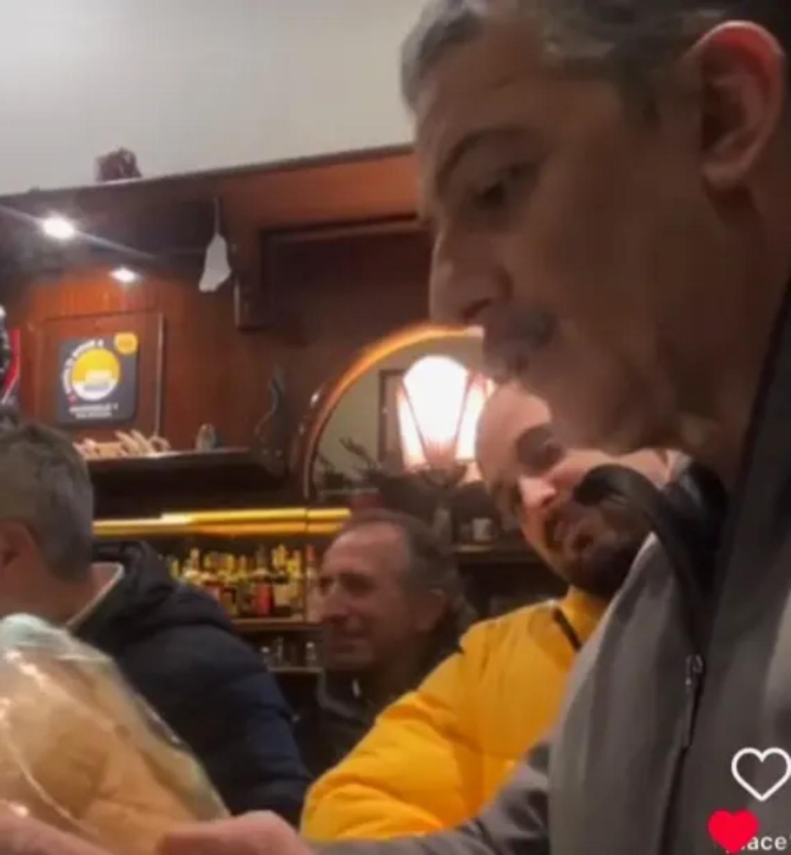 Fiorello apprezza la pizza di Pasqua della Tuscia