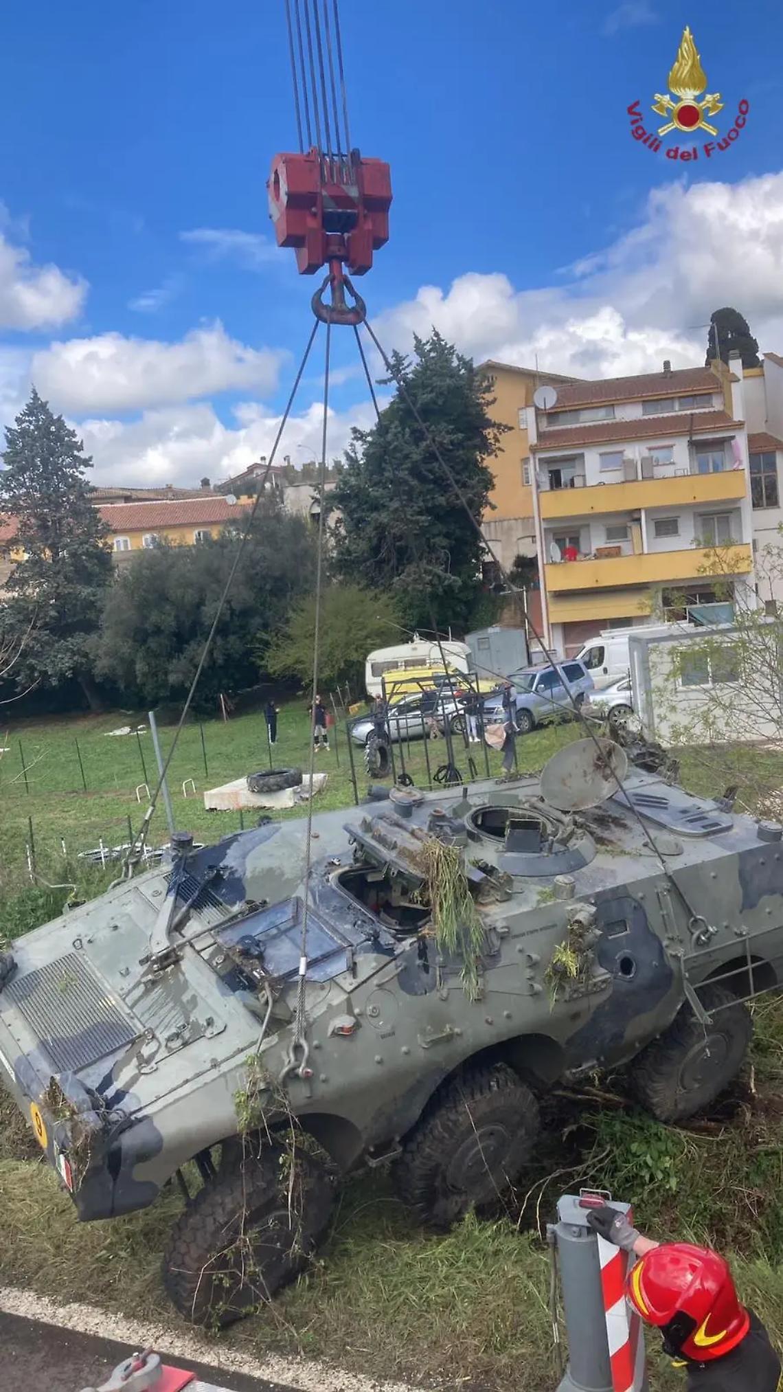 Si ribalta un blindato dell&rsquo;Esercito: paura sull&rsquo;Aurelia