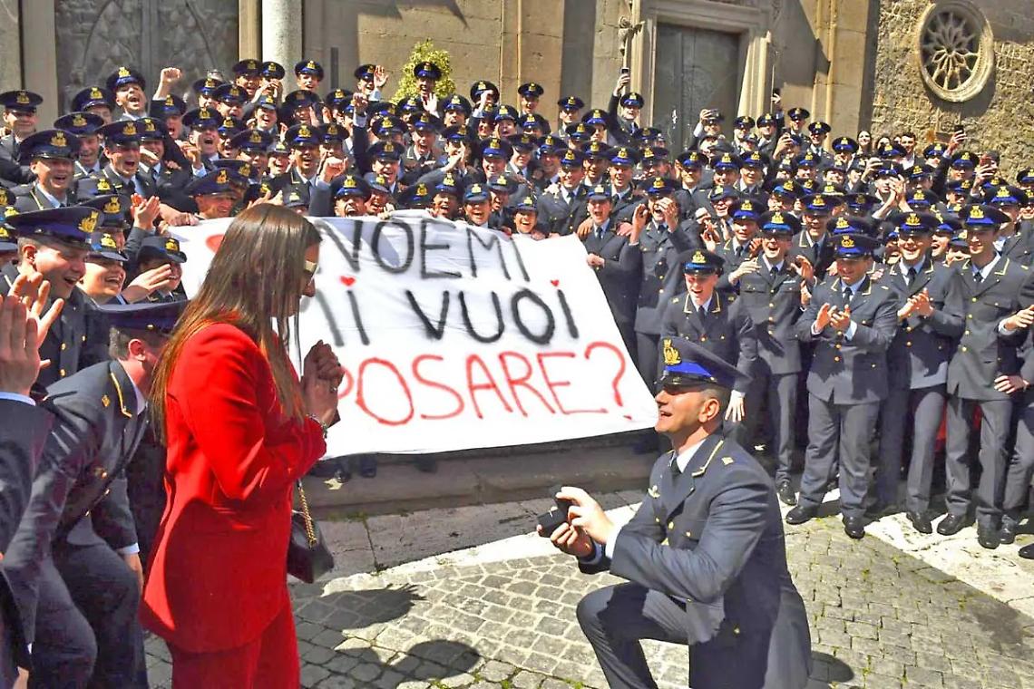 Dall&rsquo;emozione del giuramento alla proposta di nozze