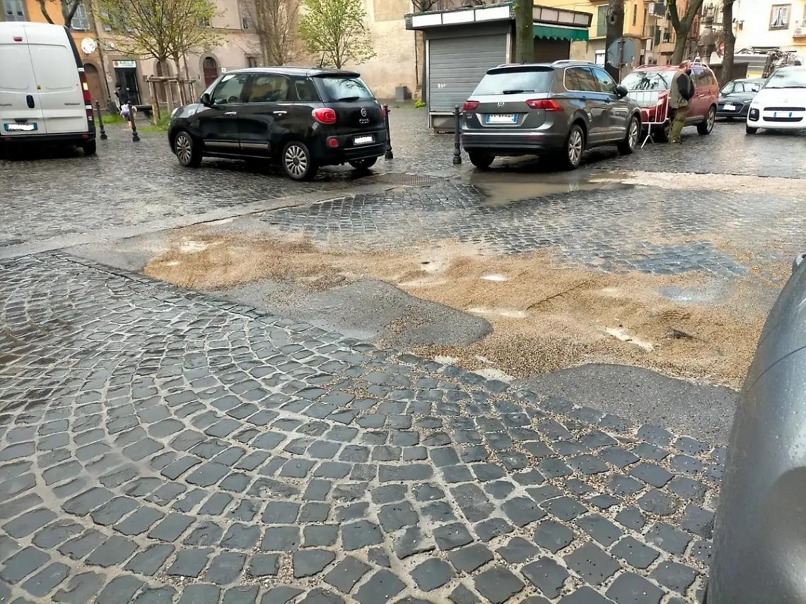 Strade, soldi &ldquo;buttati&rdquo; per fare e rifare