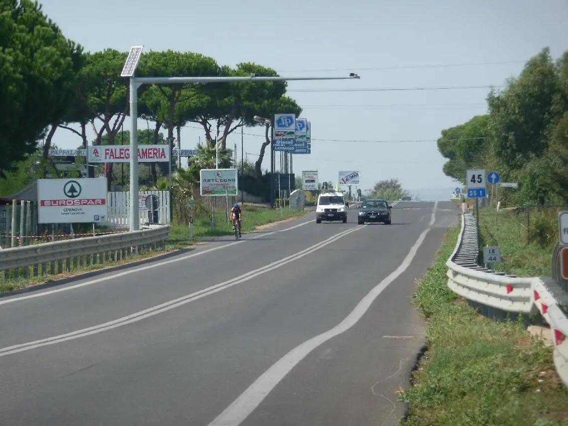 Truffa dello specchietto: sassi contro le auto in transito