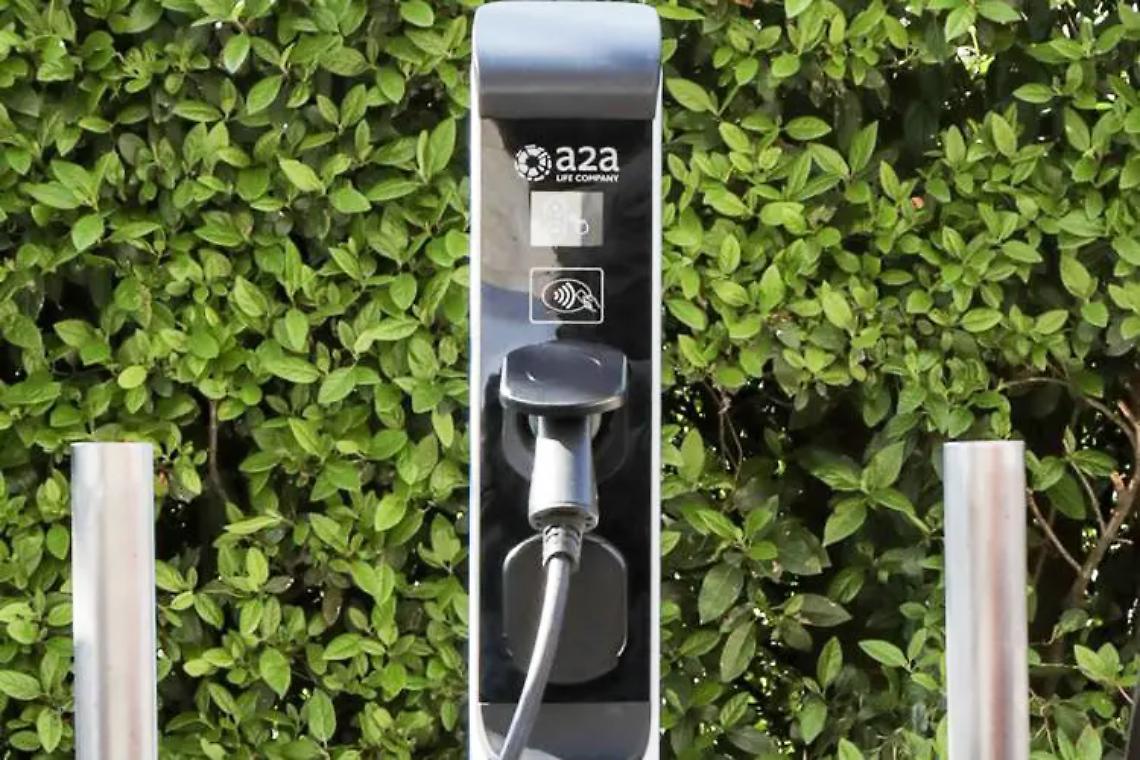 Mobilit&agrave; elettrica, arrivano le colonnine city plug