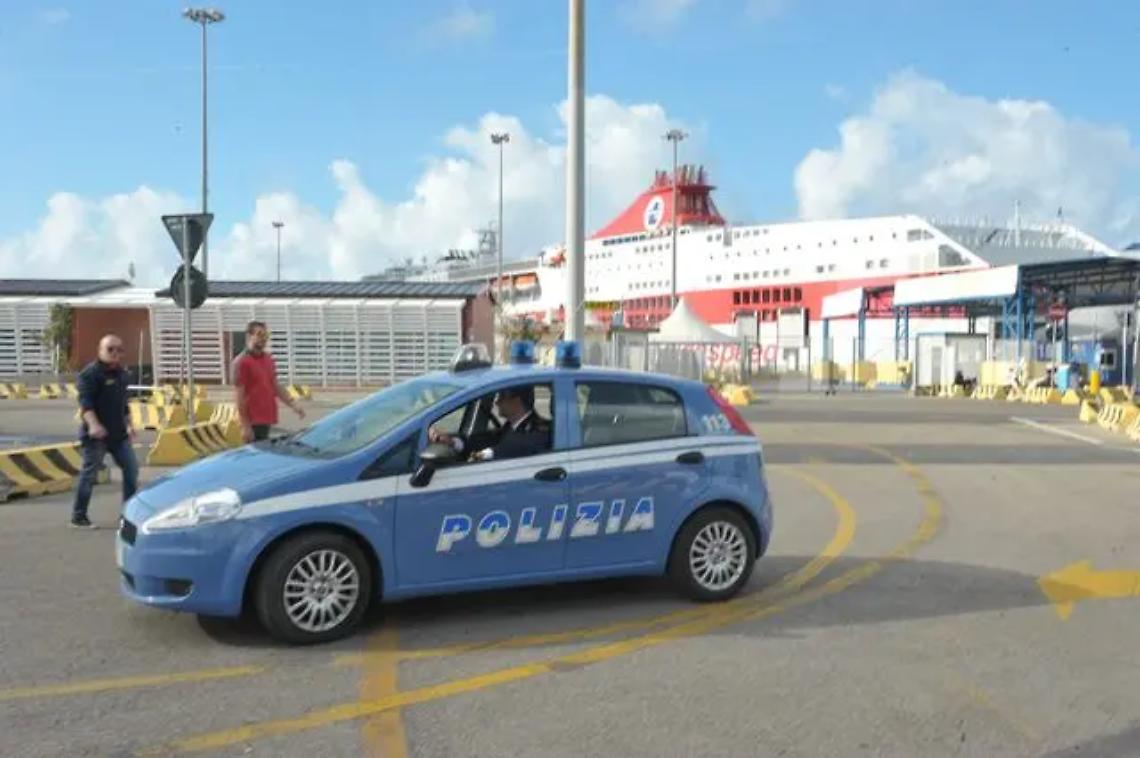 Picchiava la moglie: arrestato dalla Polizia di frontiera di Civitavecchia