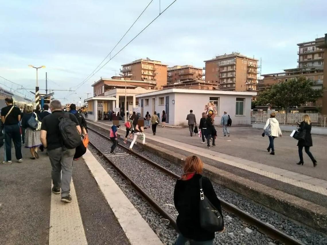 Continua l&rsquo;attraversamento selvaggio dei binari