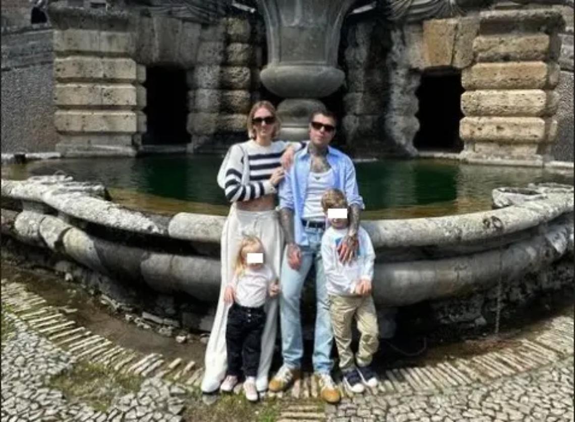 Chiara Ferragni e Fedez visitano palazzo Farnese a Caprarola