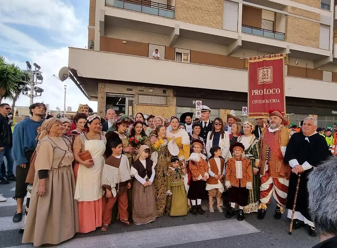 Il corteo della Pro Loco conquista la citt&agrave;