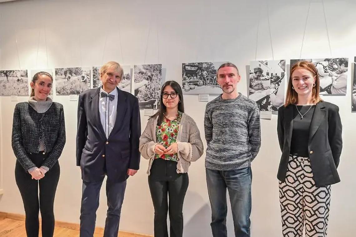 Taglio del nastro per mostra fotografica di Michela Petrocchi