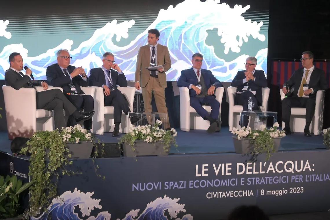 Blue Economy, ricco il dibattito a bordo di Cavour