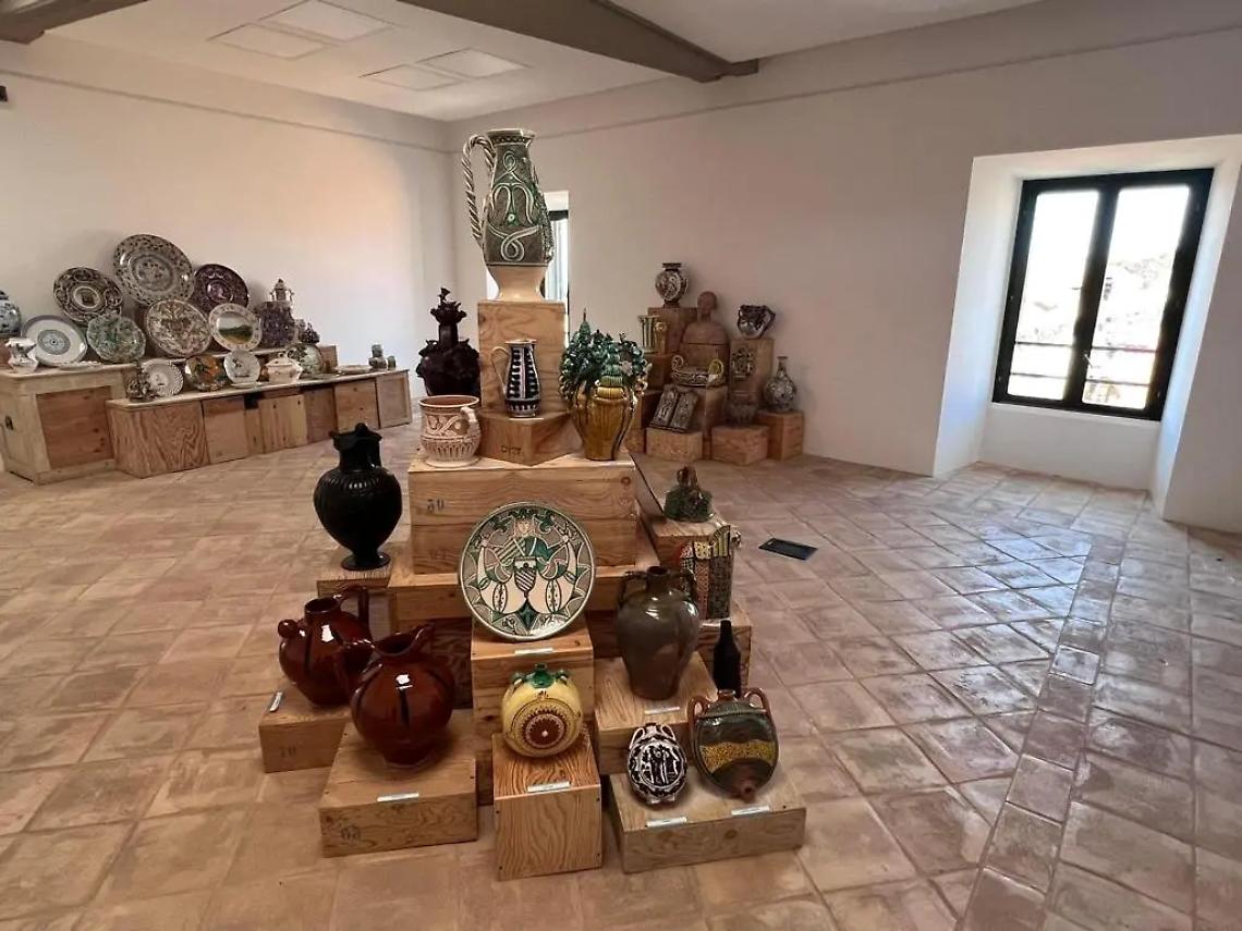 Tarquinia, inaugurata la mostra Grand tour: alla scoperta della ceramica classica italiana