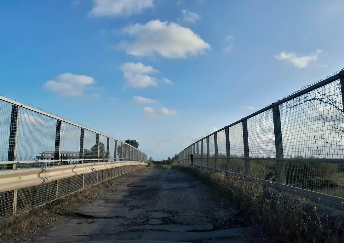 Aumentano le crepe sul ponte di via Rimessa Nuova
