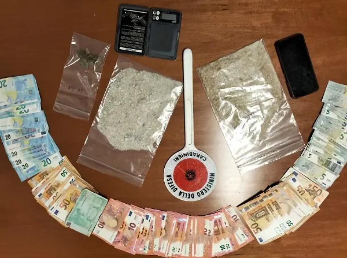 I cani fiutano 250 grammi di ecstasy in un locale