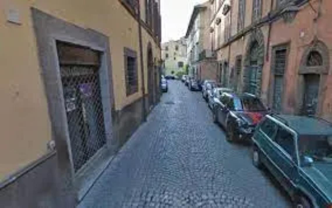 Attenzioni ai divieti in via Cardina La Fontaine e zone limitrofe