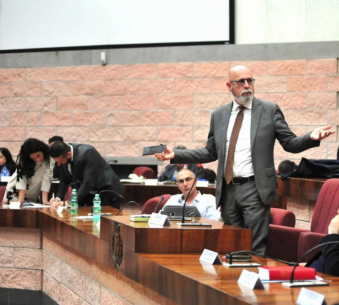 Tedesco cede, arriva la sesta giunta: dentro Perello e Zacchei fuori D&rsquo;Ottavio e Napoli