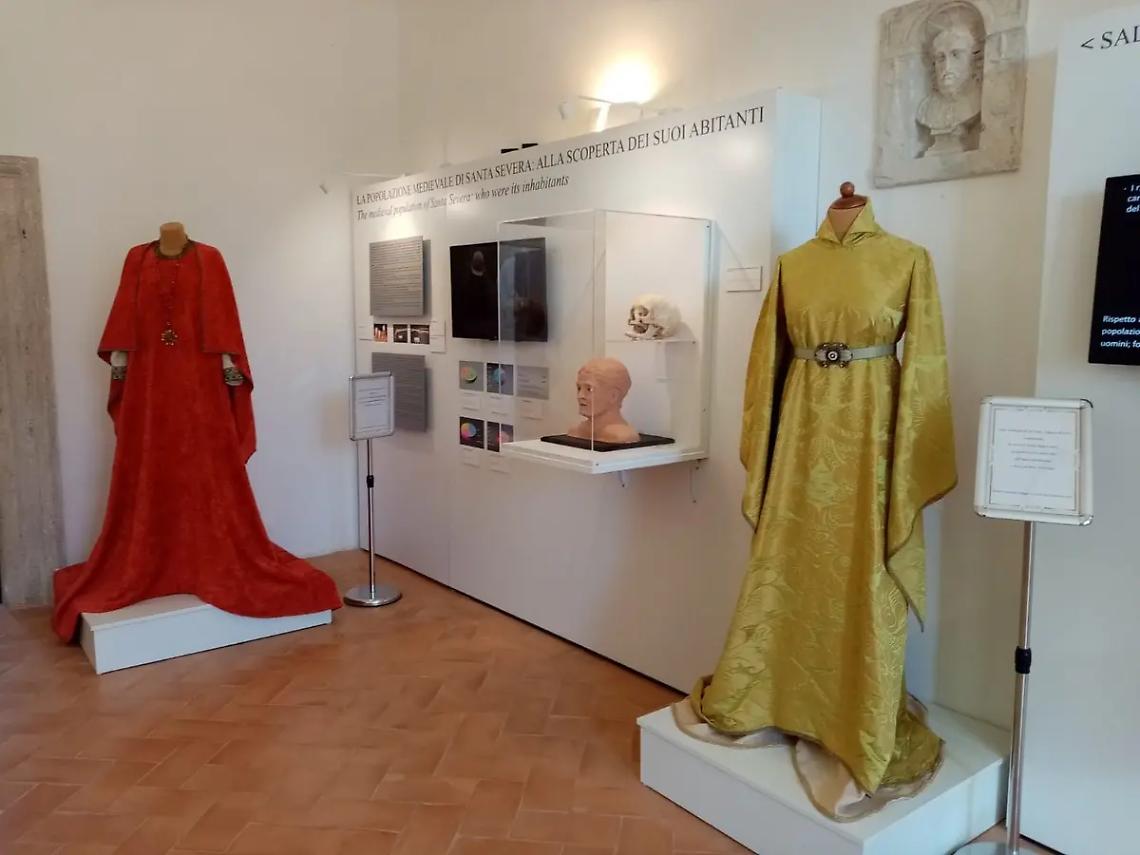 Teresa Venuto Riccardi racconta i suoi abiti storici in mostra al castello