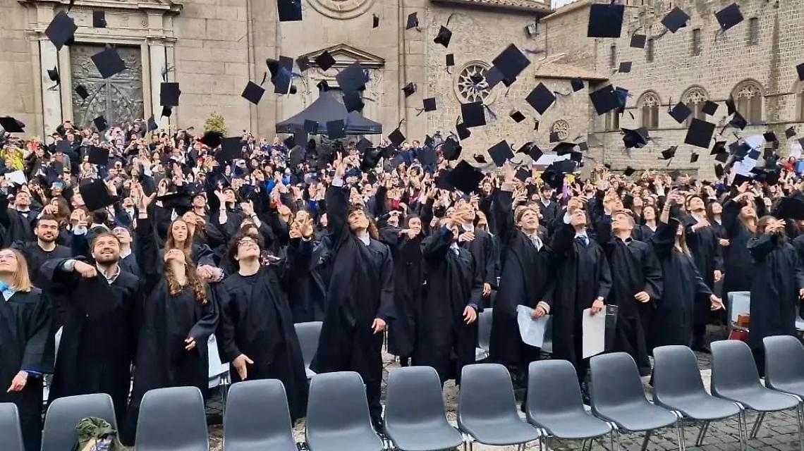 Consegnati i diplomi a 272 neo laureati