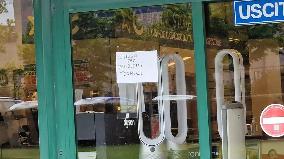 Furto nella notte da Euronics