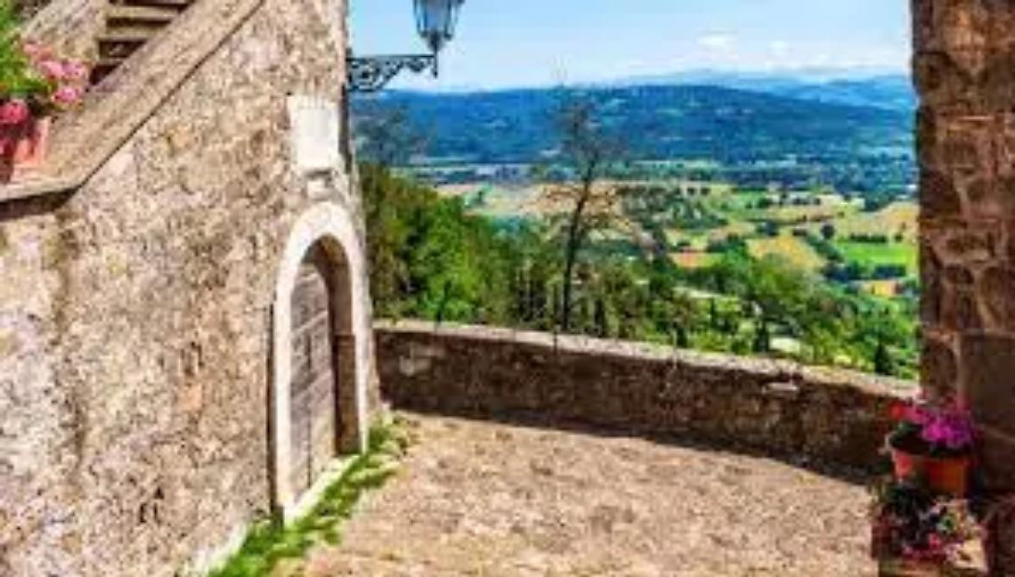 &ldquo;Tuscia in fiore&rdquo; sboccia nel borgo medievale