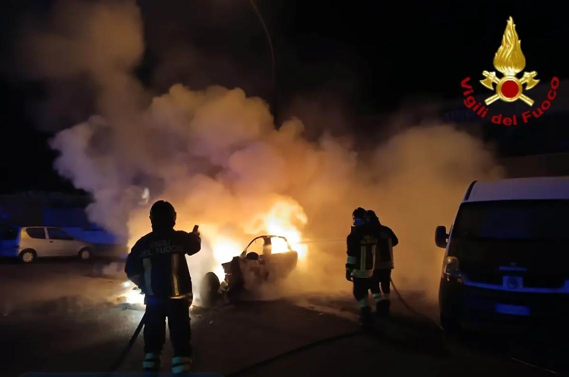 La banda del &ldquo;pit stop&rdquo; dietro al rogo