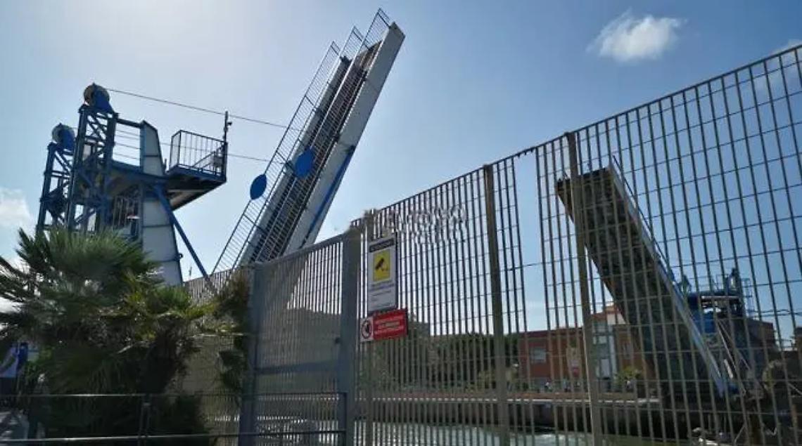 Guasto riparato: torna in funzione la passerella pedonale alla foce del Tevere