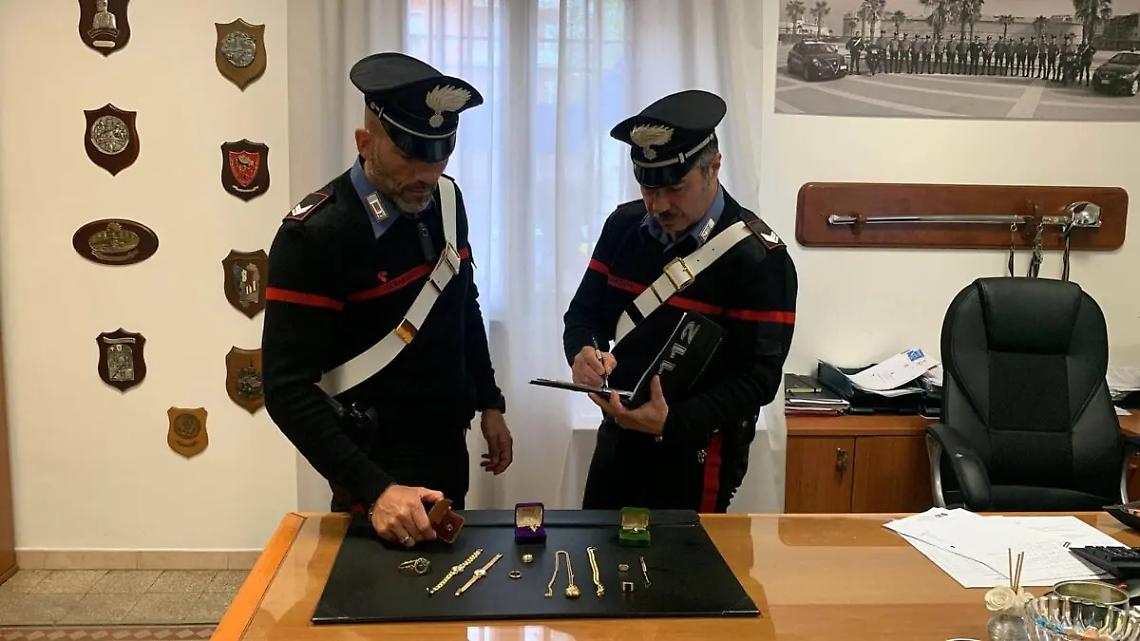 Truffatore colpisce anziana al volto con un pugno: preso dai Carabinieri