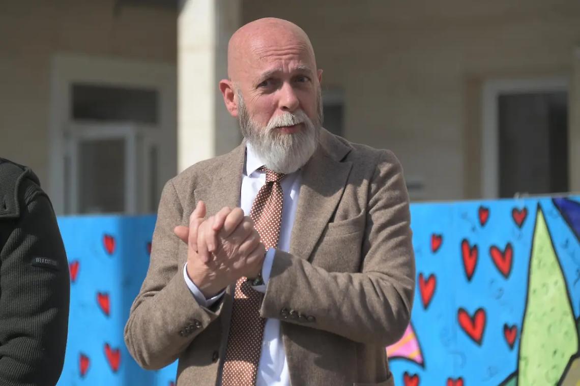 Rimpasti e rinvii elettorali: la gara del ridicolo