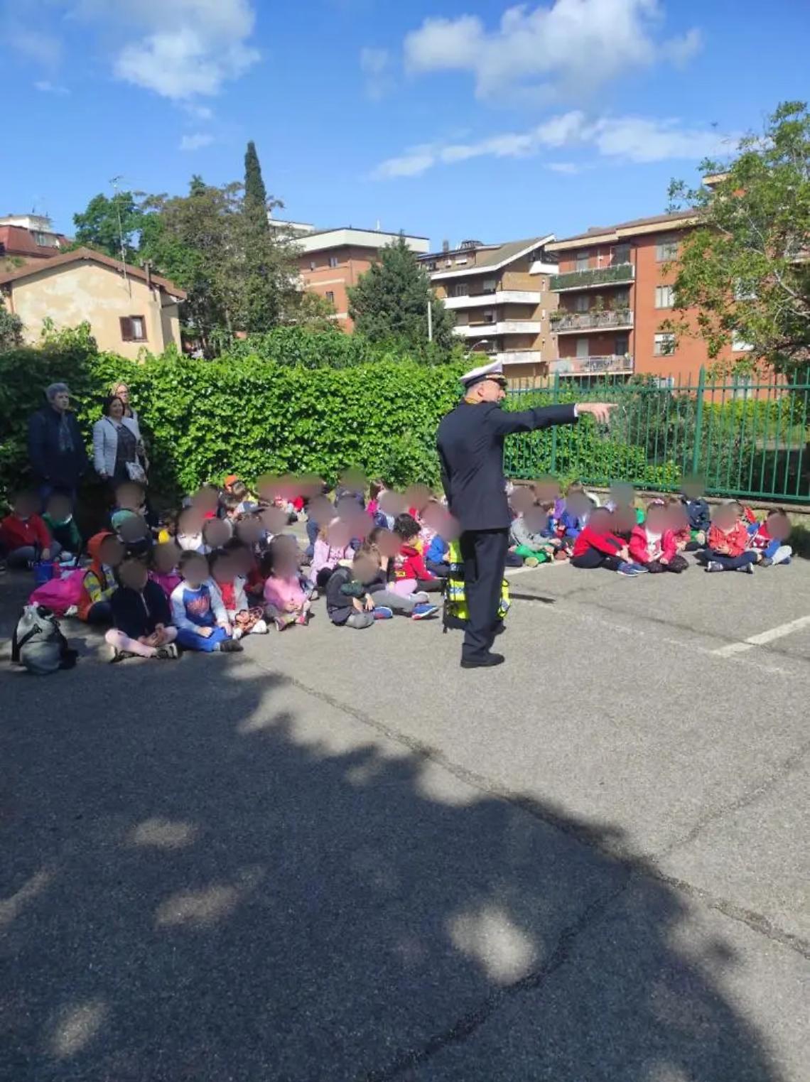 I bambini della scuola Murialdo incontrano la polizia locale