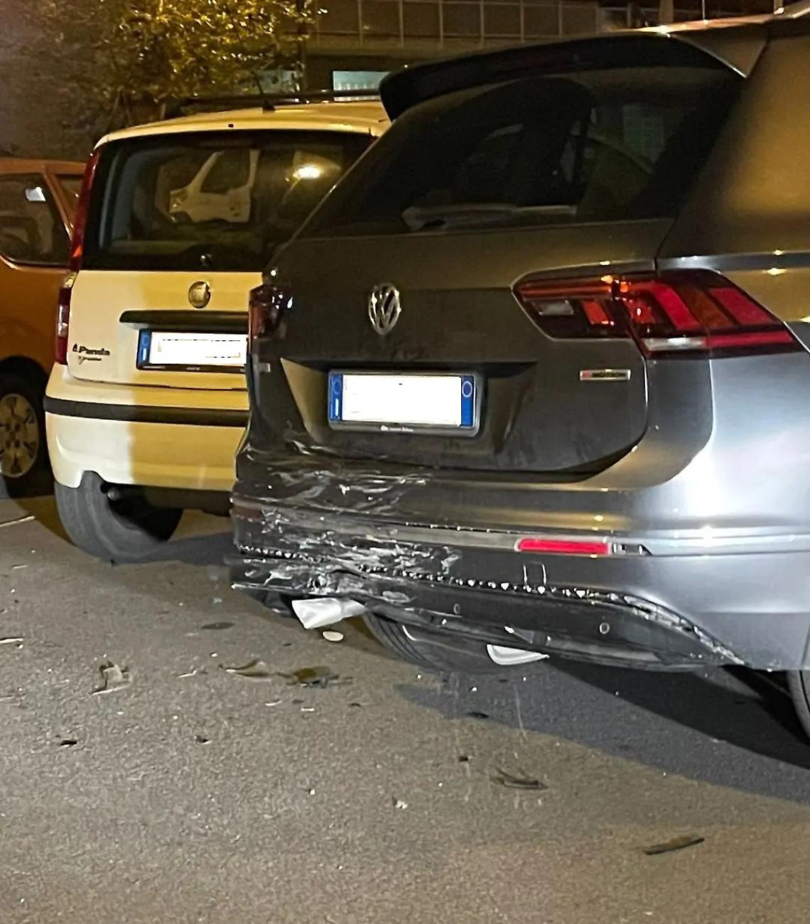 Colpisce due auto e fugge: caccia al pirata