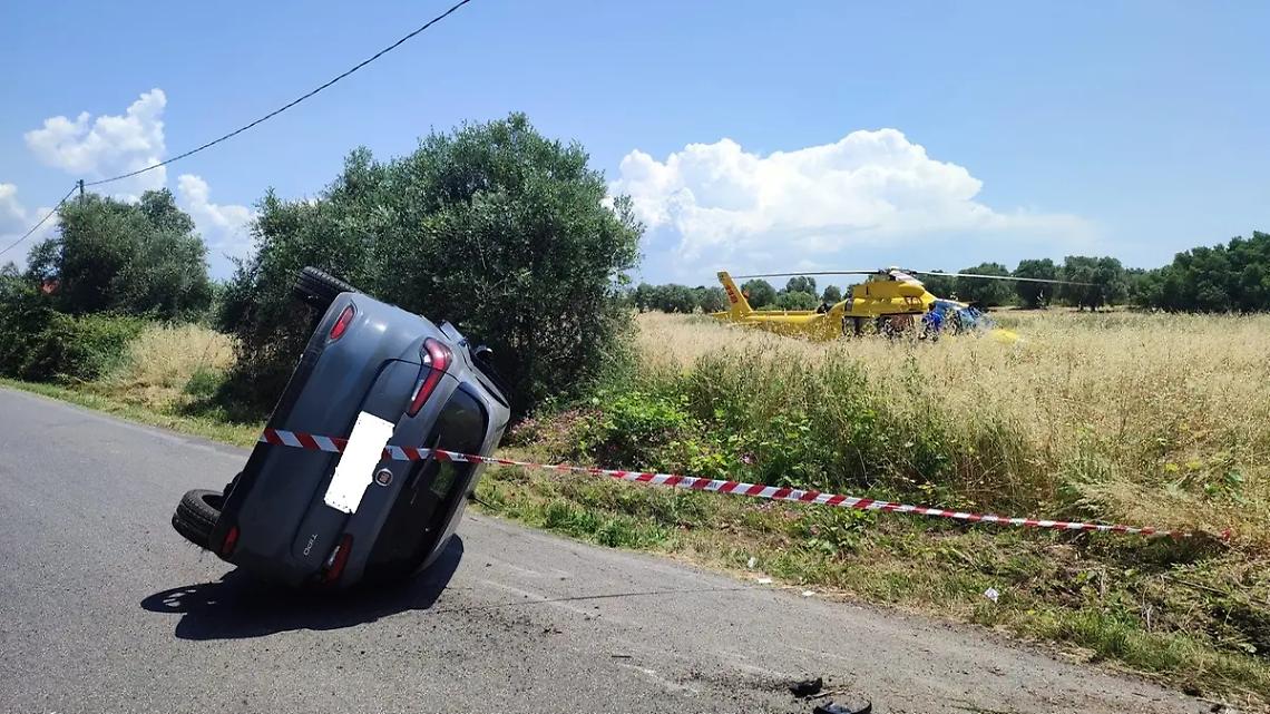 Scontro tra due auto in via Zambra: tre i feriti tra cui una bimba