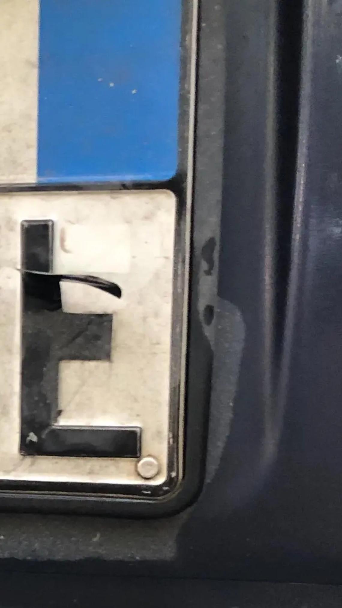 A spasso con l&rsquo;auto senza patente n&eacute; assicurazione e con la targa contraffatta